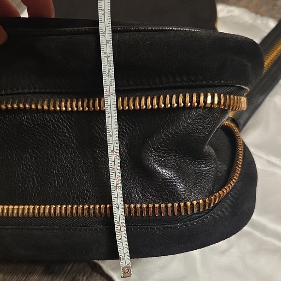 Tom Ford Suede Jennifer Expandable Black Gold Leather Crossbody Bag - Picture 7 of 17